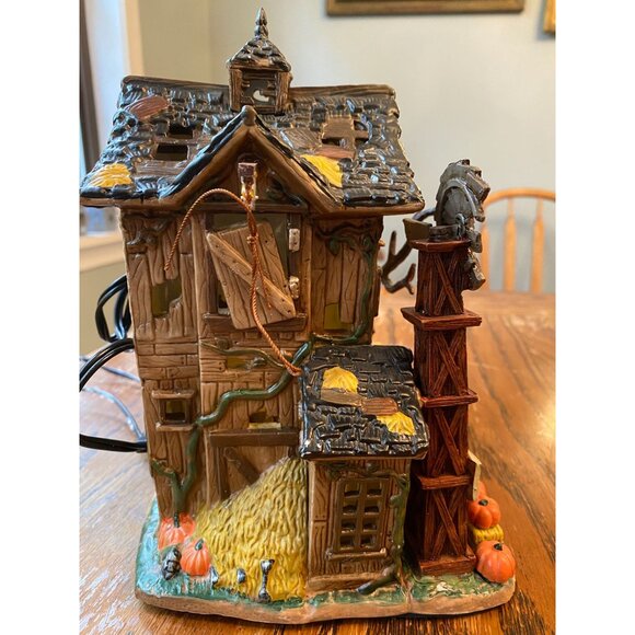 Lemax Spooky Town Collection "Creepy Barn" Lighted Halloween Building With Pumpk - Picture 5 of 7